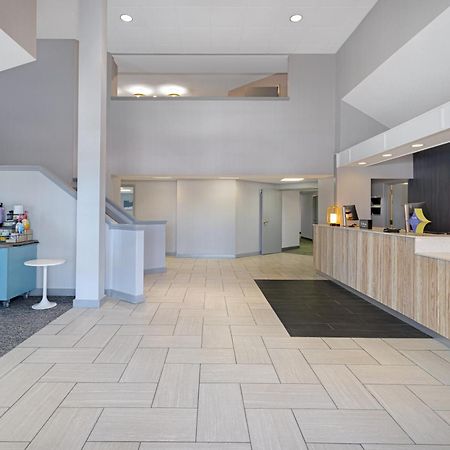 Spark By Hilton Bentonville Bagian luar foto