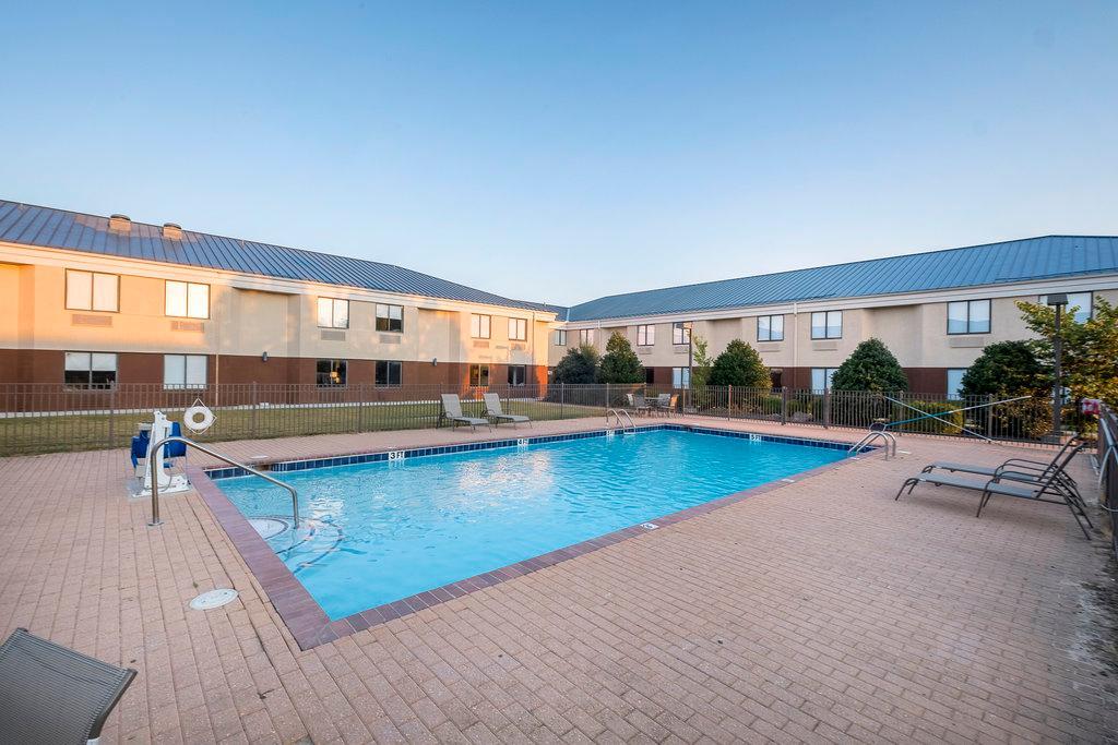 Spark By Hilton Bentonville Bagian luar foto