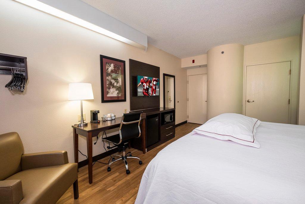 Spark By Hilton Bentonville Bagian luar foto