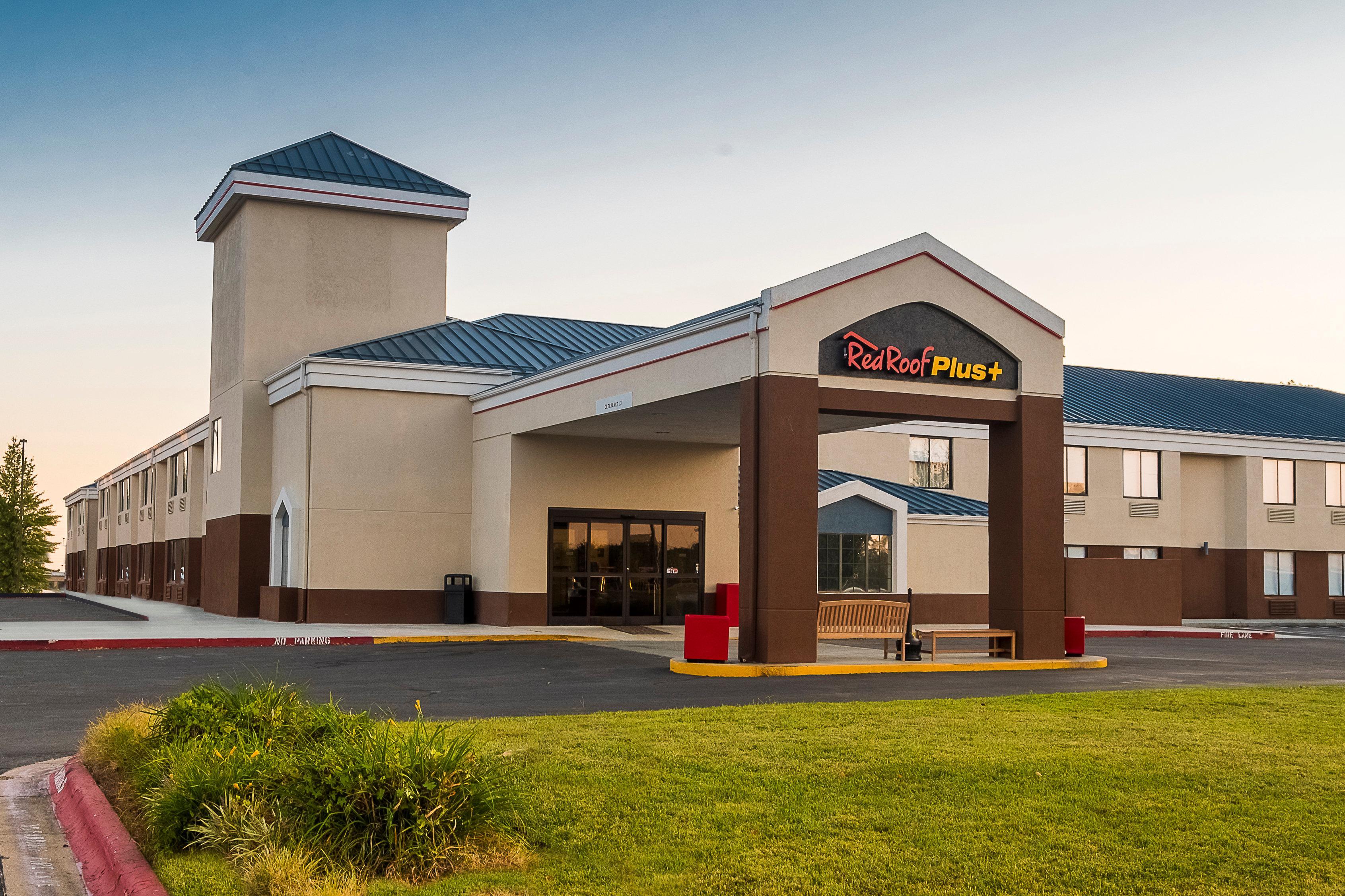 Spark By Hilton Bentonville Bagian luar foto