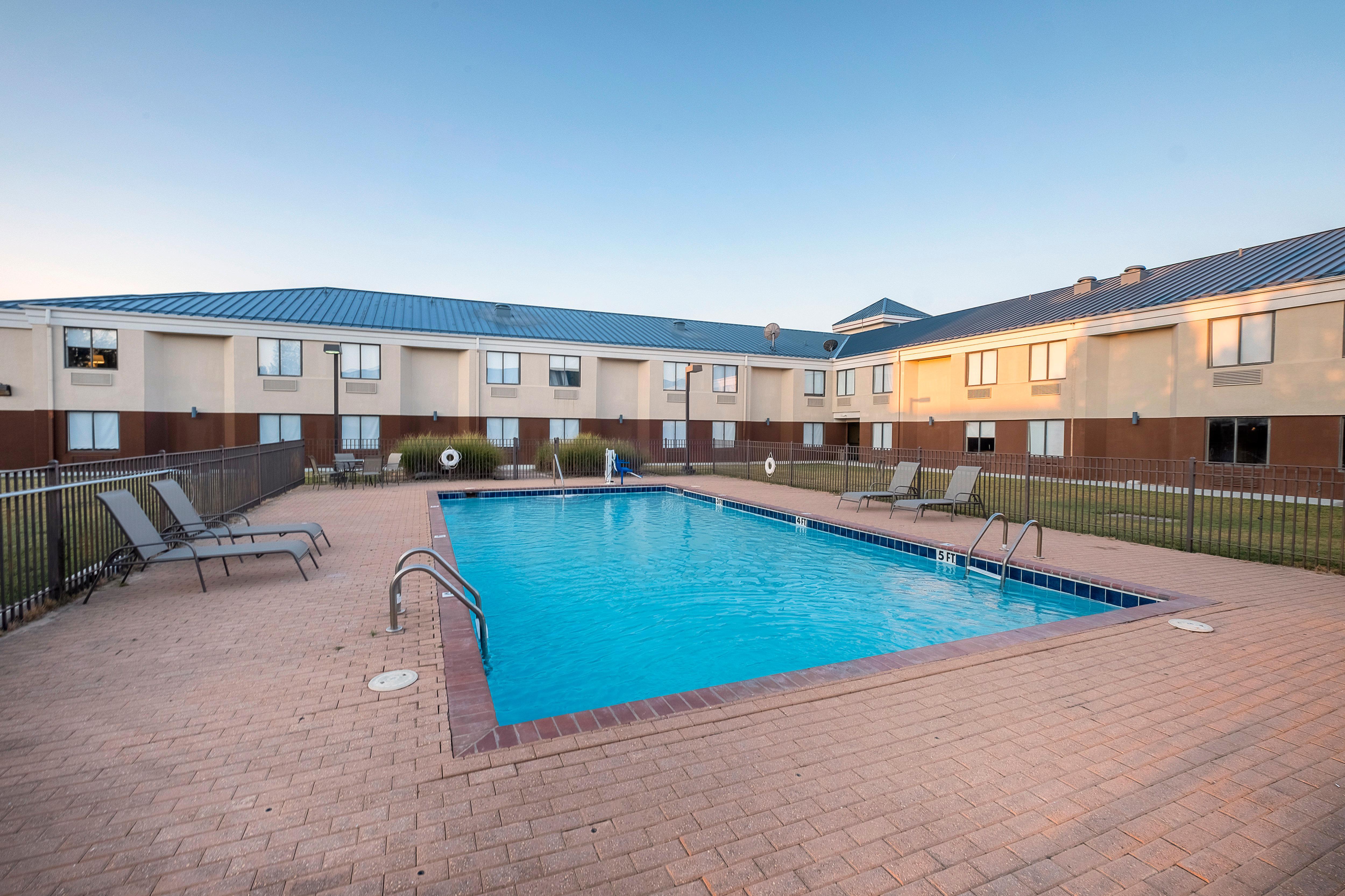 Spark By Hilton Bentonville Bagian luar foto