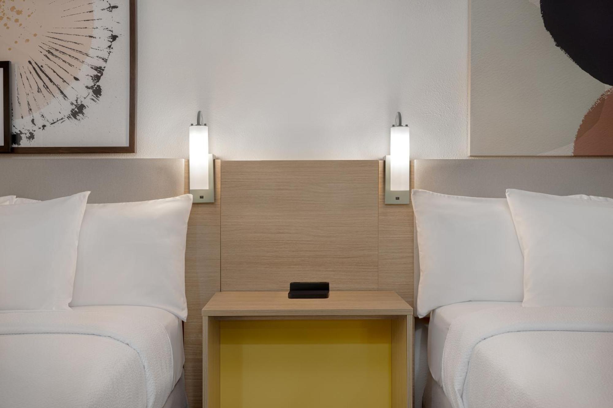 Spark By Hilton Bentonville Bagian luar foto