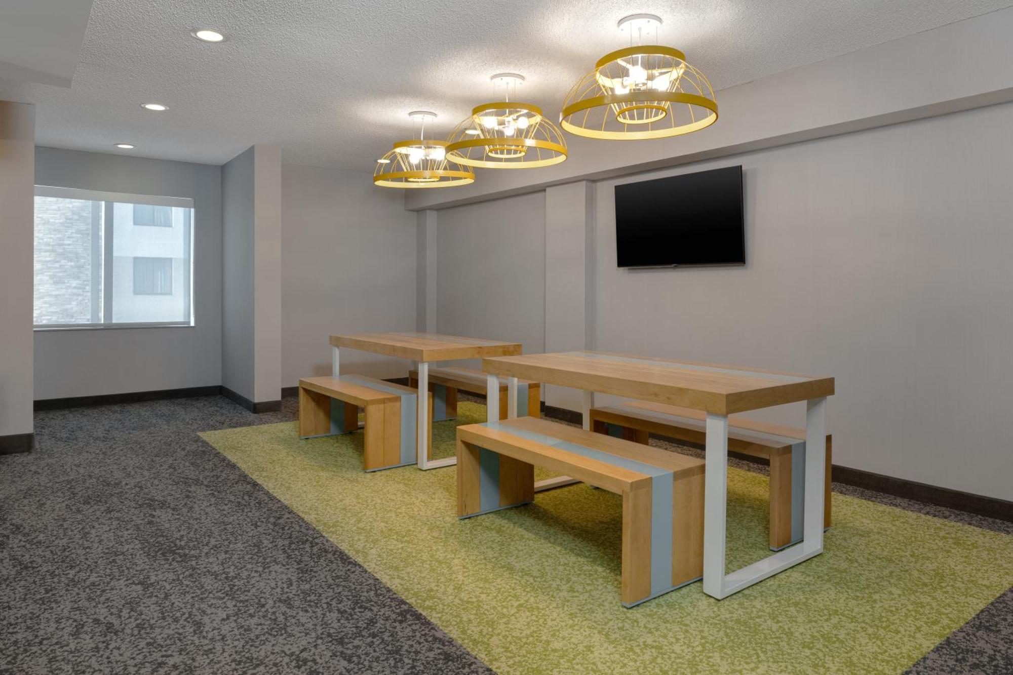 Spark By Hilton Bentonville Bagian luar foto