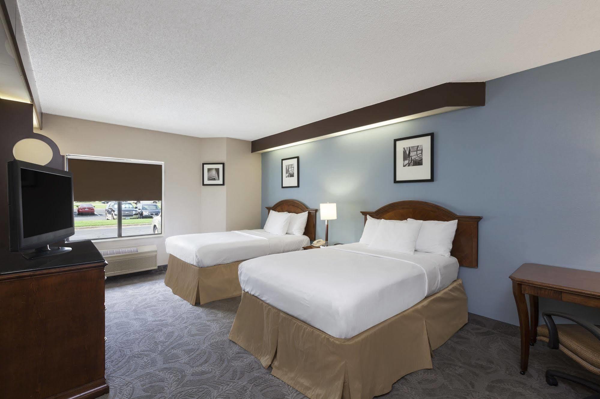 Spark By Hilton Bentonville Bagian luar foto